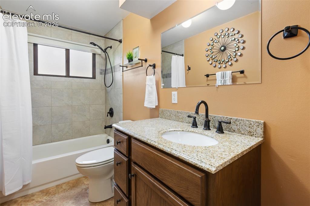 Image 33 of 42: Bonus Room