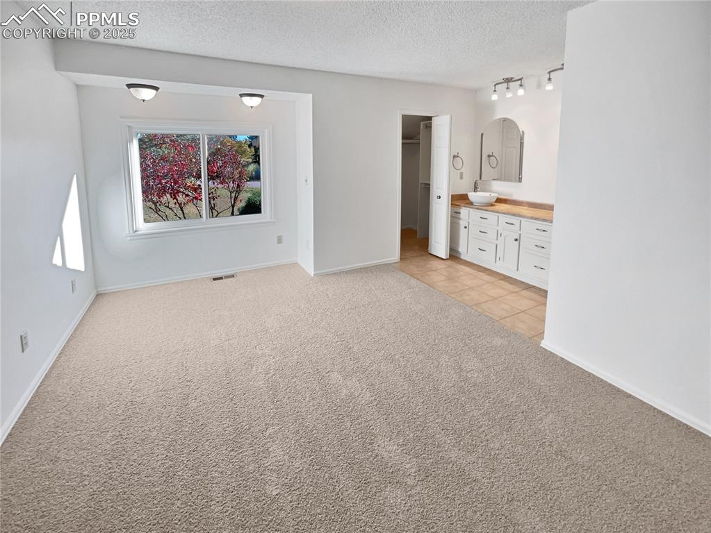 Image 12 of 31: Bedroom