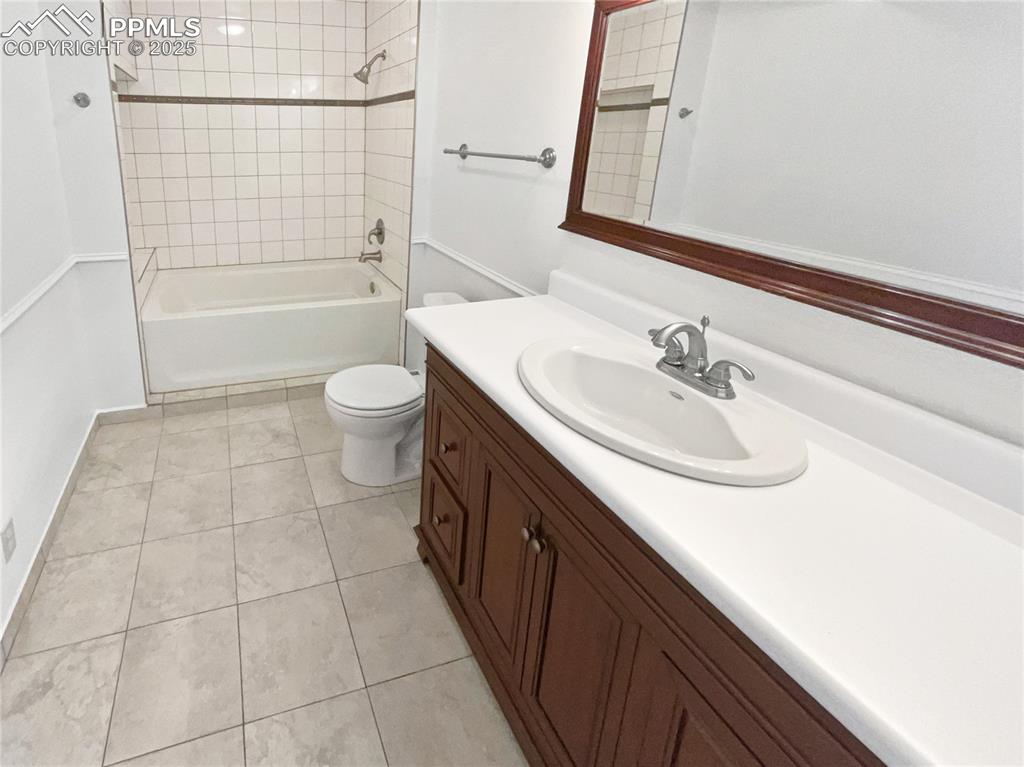 Image 17 of 31: Bathroom