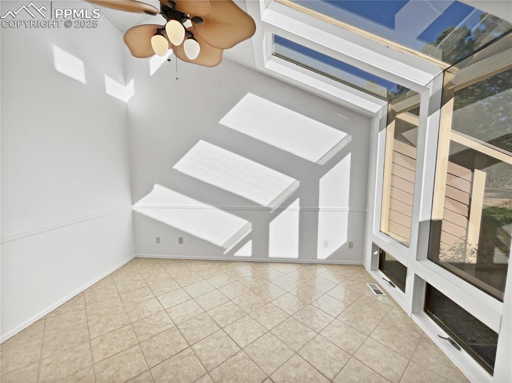 Image 18 of 31: Bonus Room