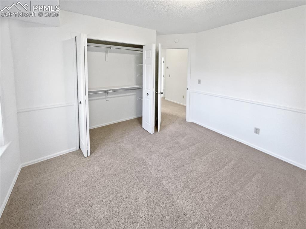 Image 19 of 31: Bedroom