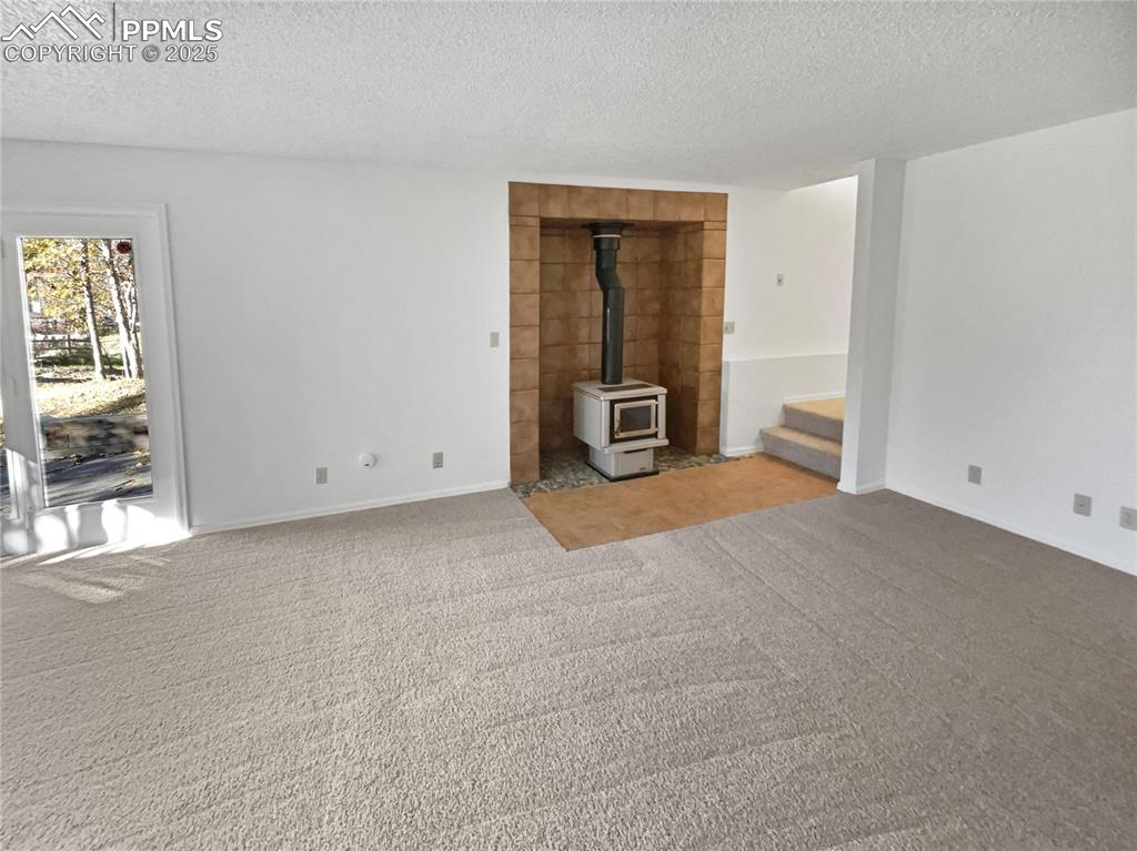 Image 20 of 31: Living Room