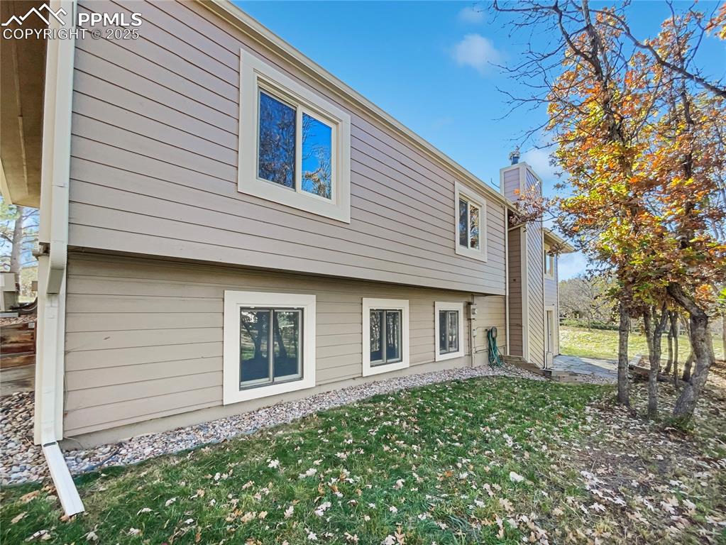 Image 25 of 31: Back of Structure