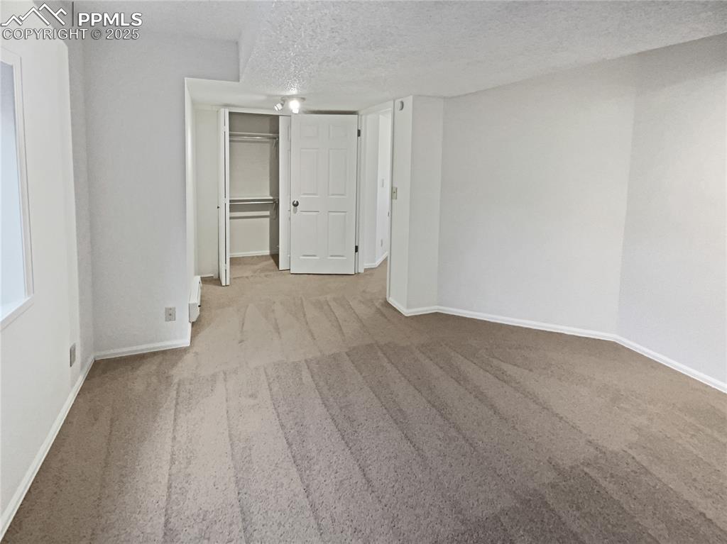 Image 29 of 31: Bedroom