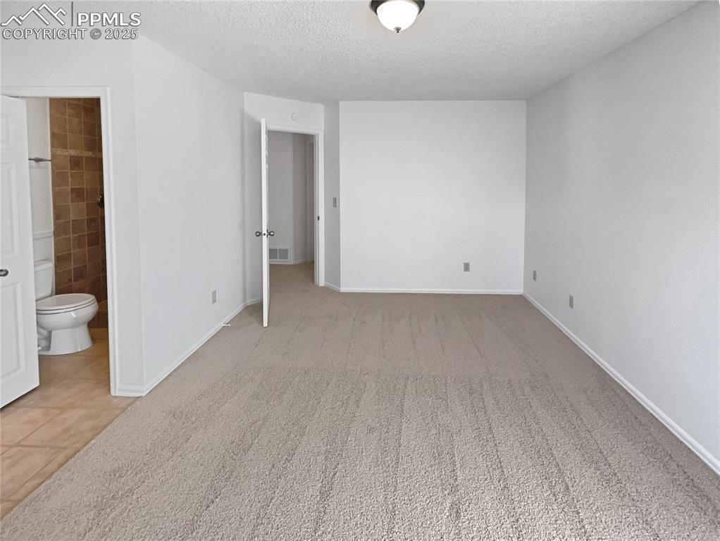 Image 5 of 31: Bedroom