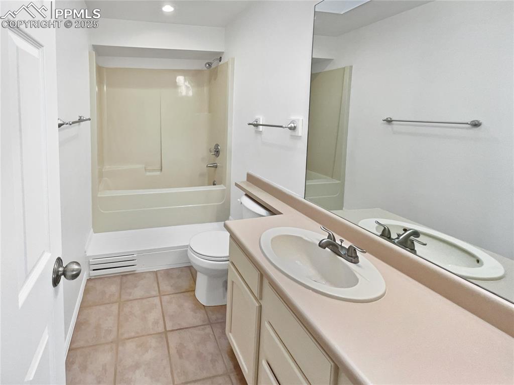 Image 7 of 31: Bathroom