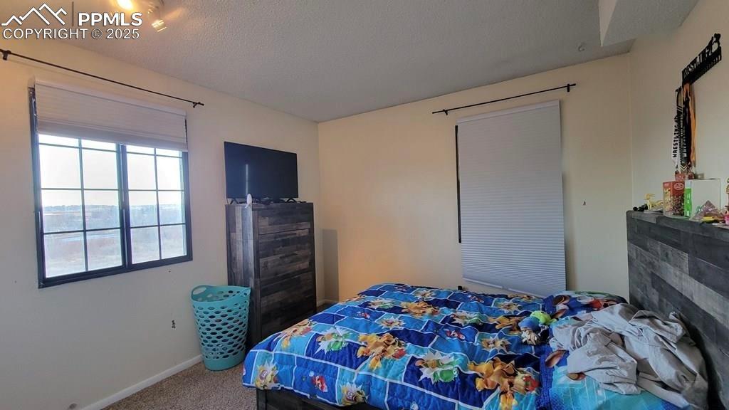 Image 7 of 13: Bedroom
