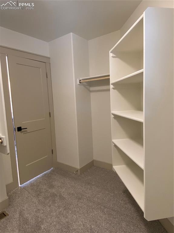 Image 23 of 35: Closet