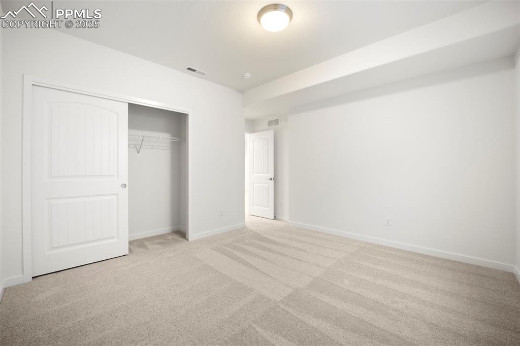 Image 39 of 50: Bedroom