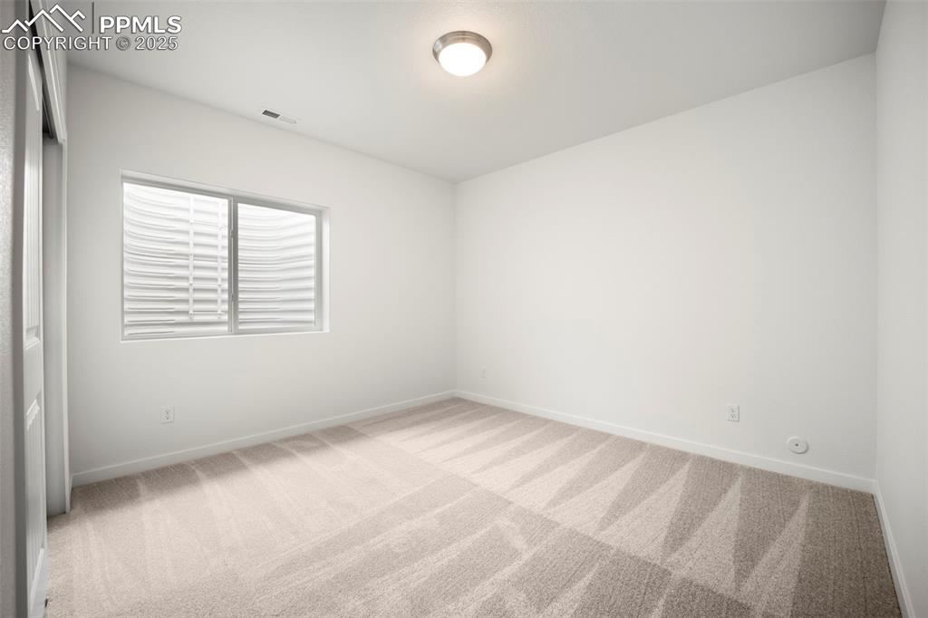 Image 41 of 50: Bedroom