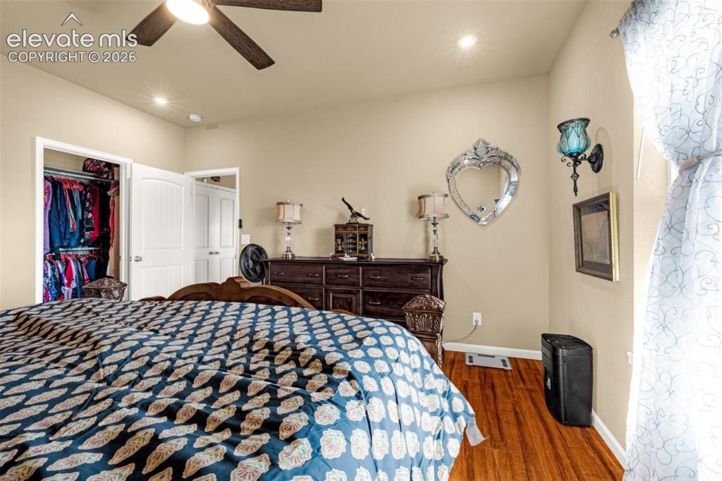 Image 15 of 38: Bedroom