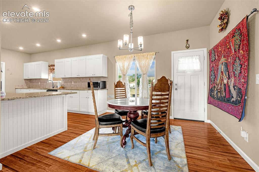 Image 9 of 38: Dining Area