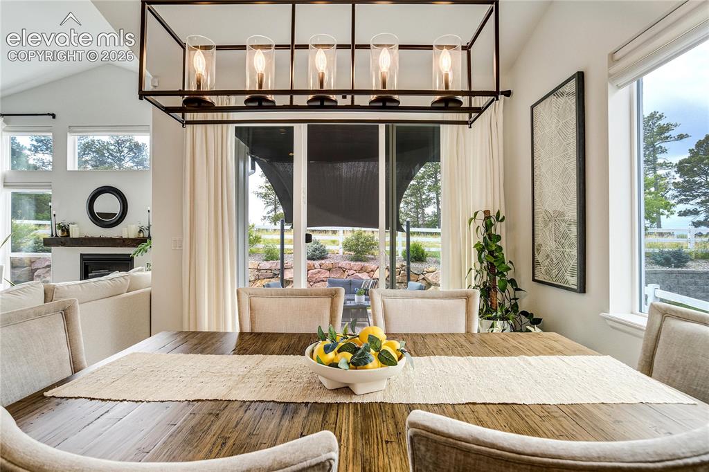 Image 19 of 50: Dining Area