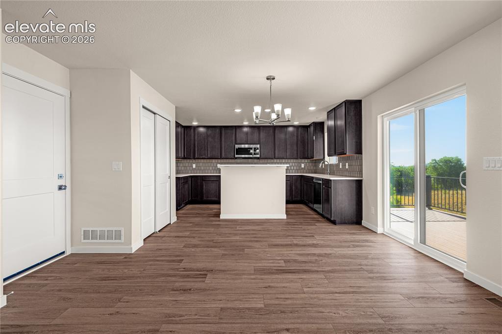 Image 10 of 30: Kitchen