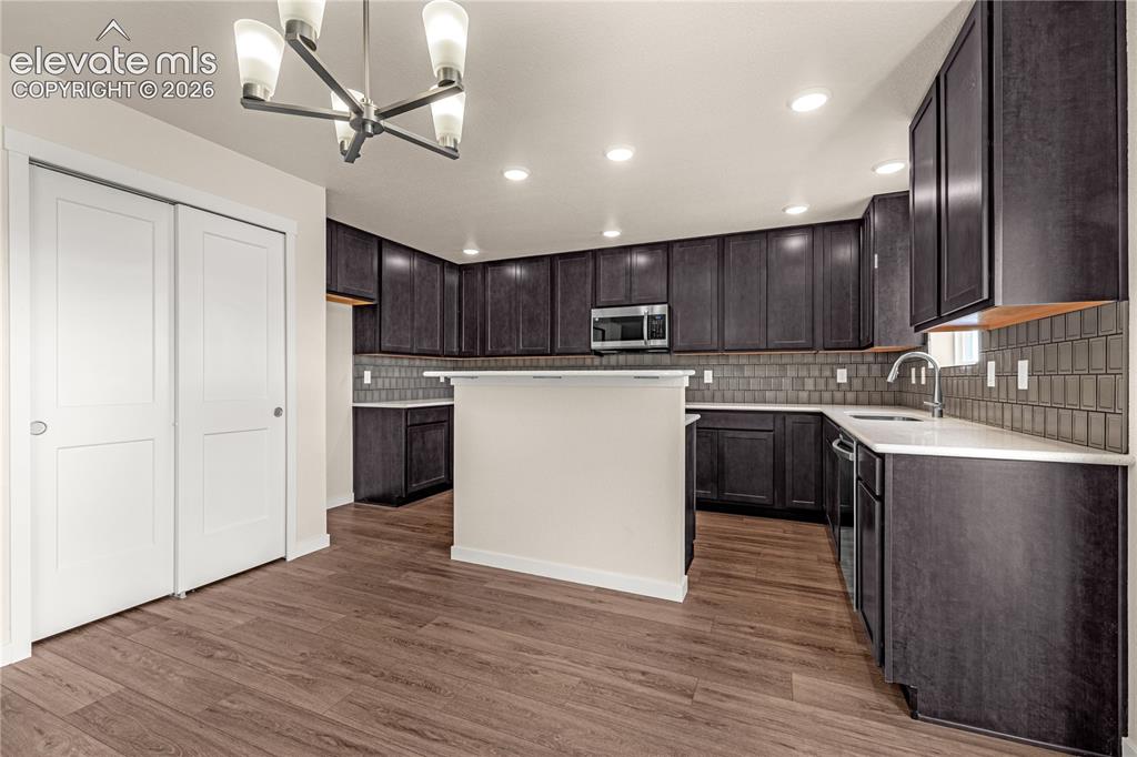 Image 12 of 30: Kitchen