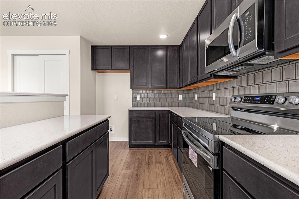 Image 13 of 30: Kitchen