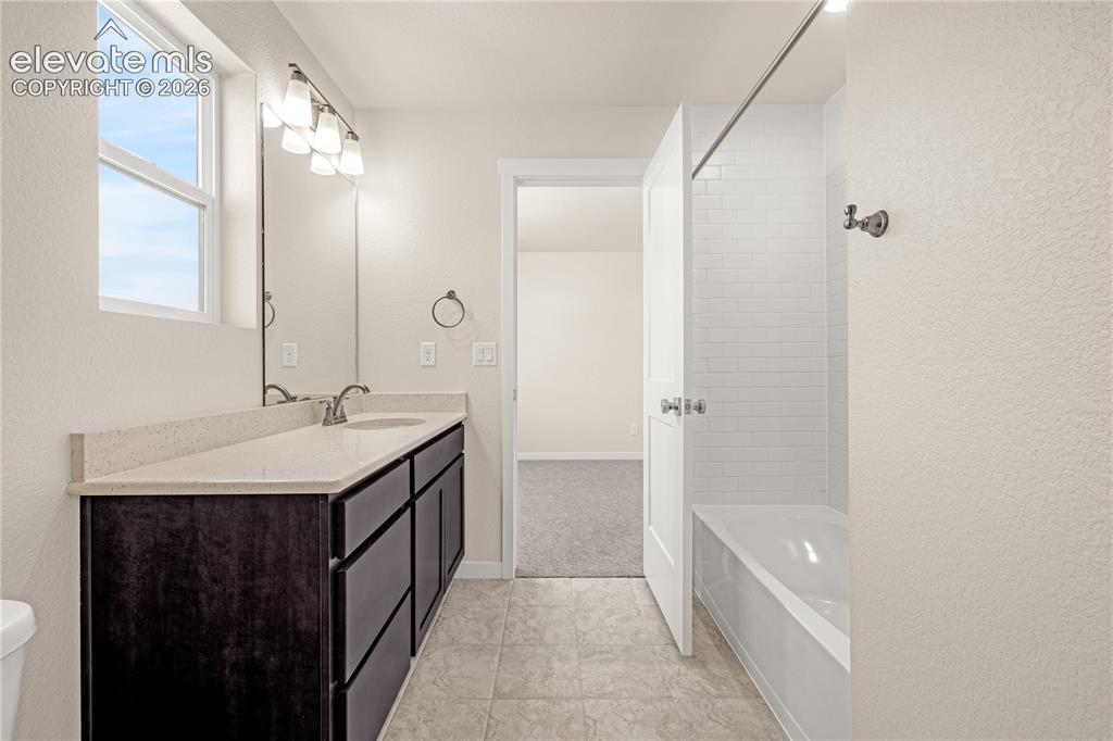 Image 20 of 30: Bathroom