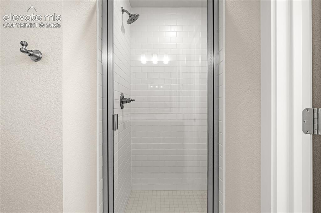 Image 29 of 30: Bathroom