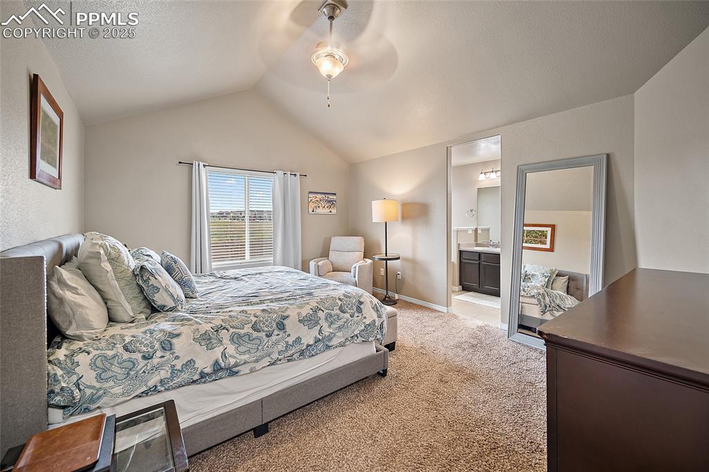 Image 12 of 41: Bedroom