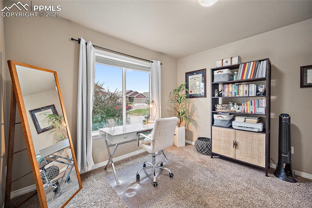 Image 17 of 41: Office