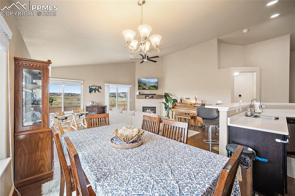 Image 22 of 41: Dining Area