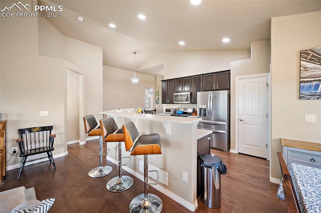 Image 25 of 41: Kitchen