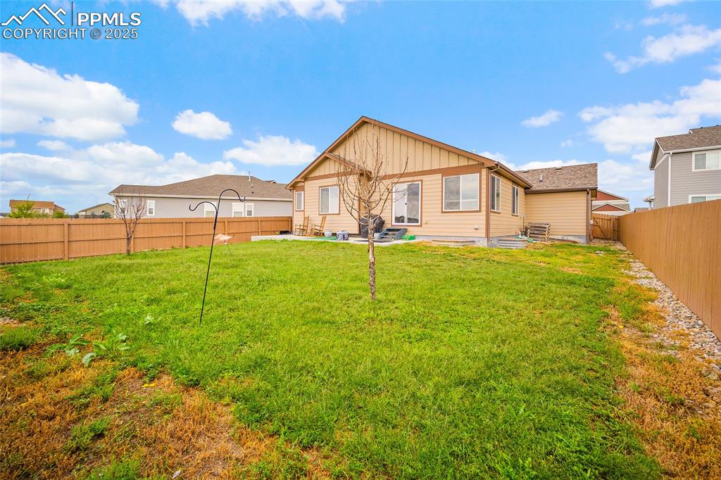 Image 4 of 41: Back of Structure