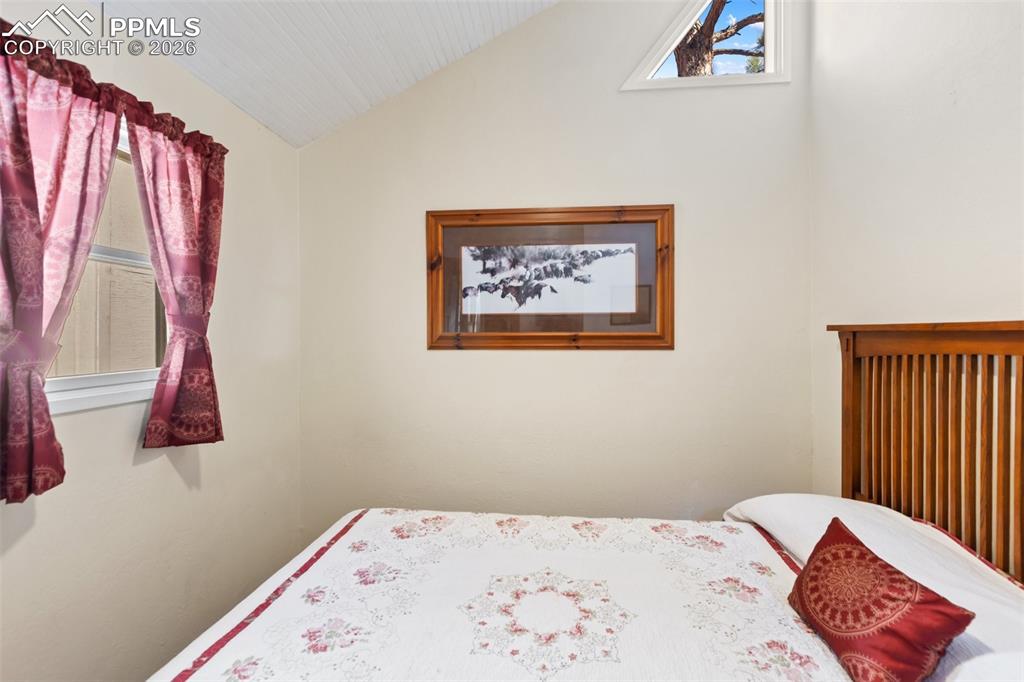 Image 22 of 46: Bright and airy kitchen!