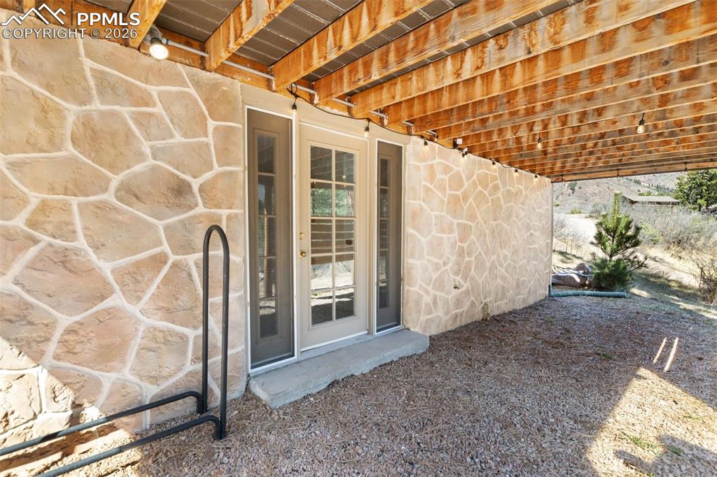 Image 28 of 46: Downstairs bedroom 