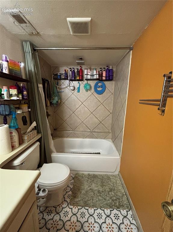 Image 18 of 24: Bathroom