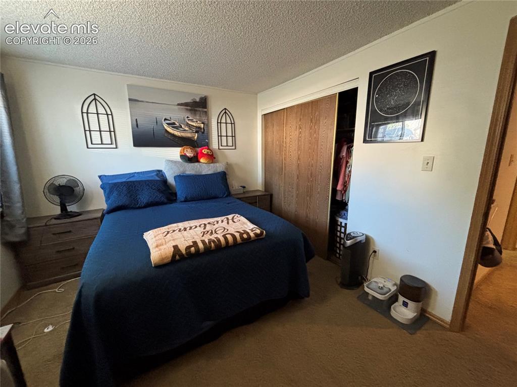 Image 20 of 24: Bedroom