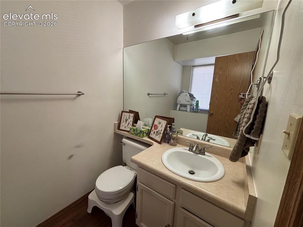 Image 4 of 24: Bathroom