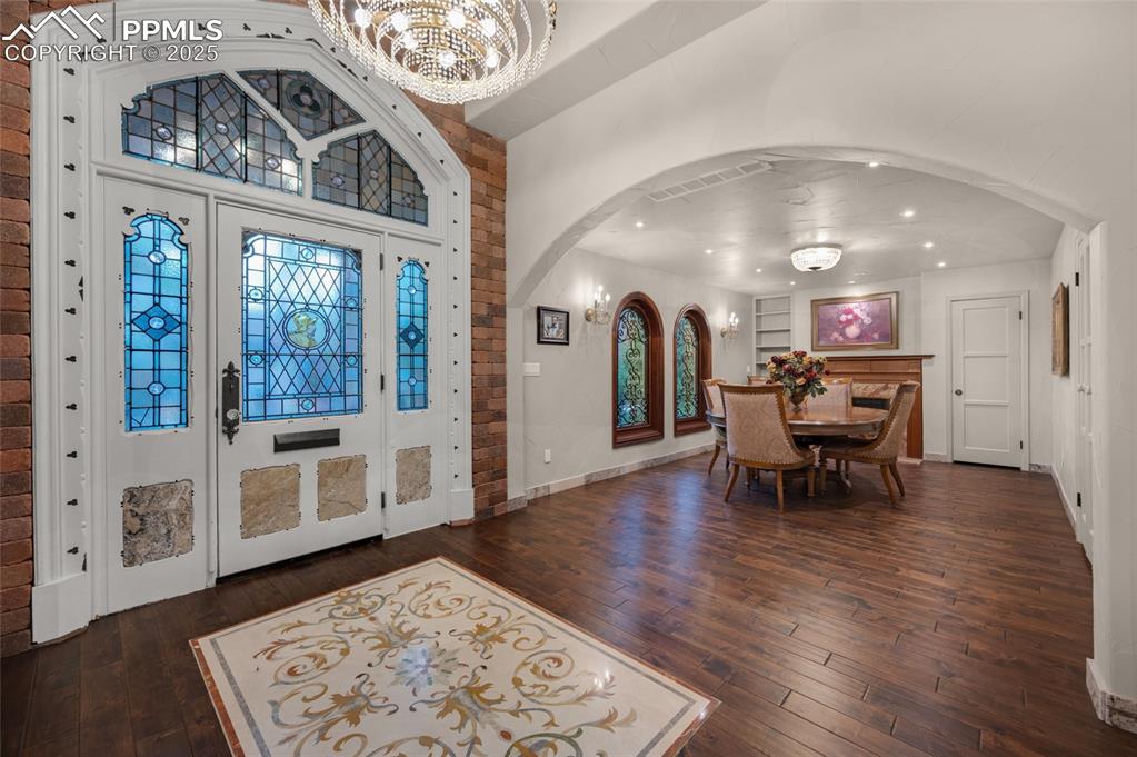 Image 10 of 49: Entry