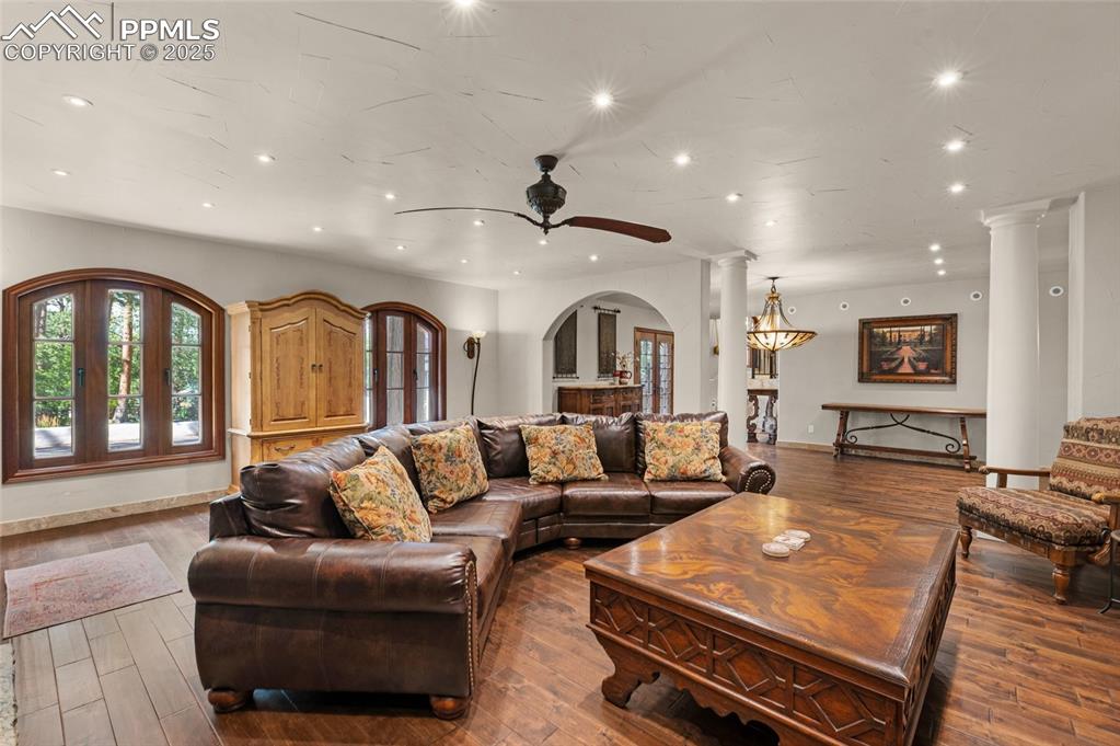 Image 14 of 49: Living Room