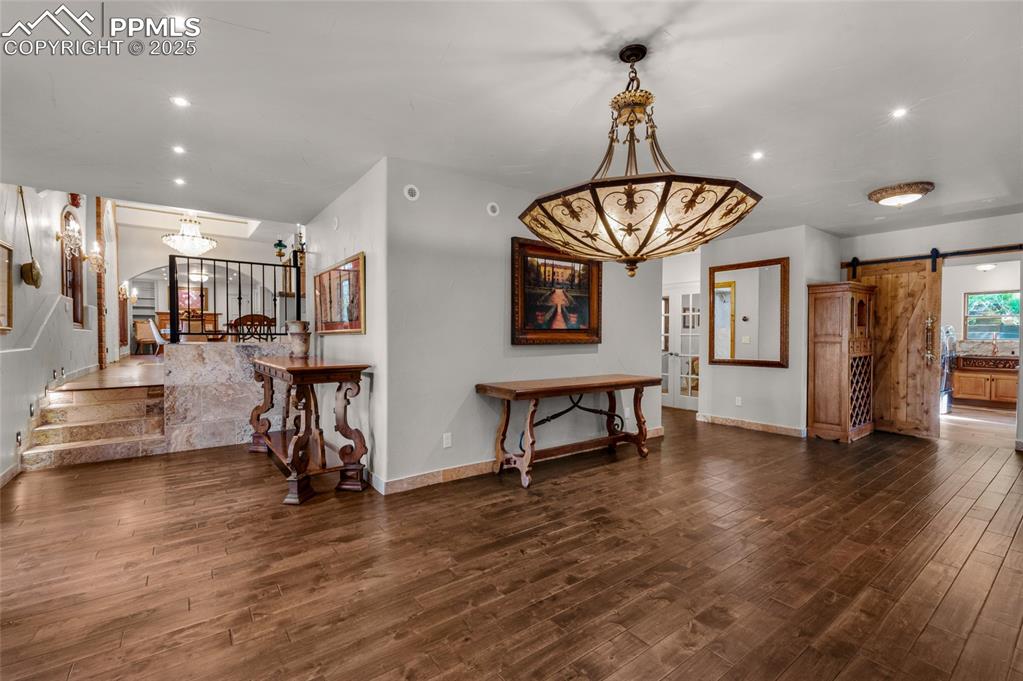 Image 15 of 49: Dining Area