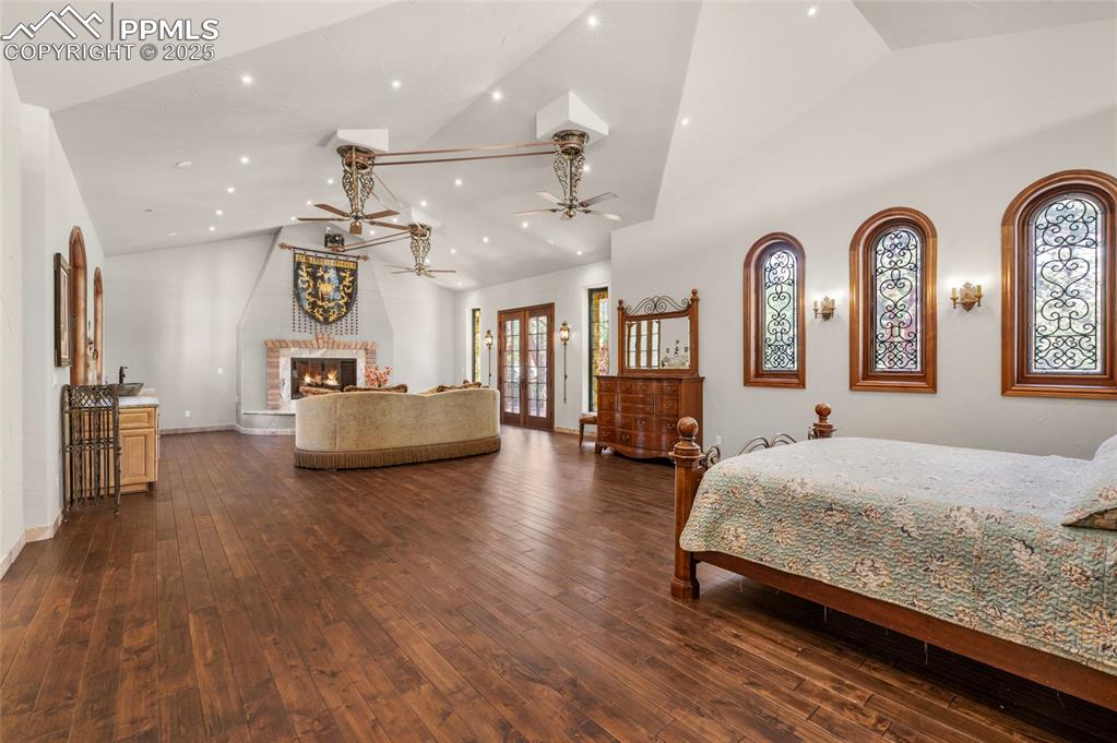 Image 25 of 49: Master Bedroom