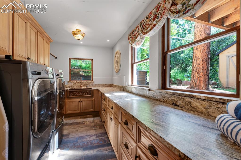 Image 41 of 49: Laundry