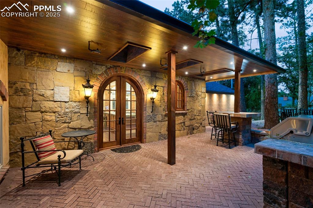 Image 43 of 49: Patio