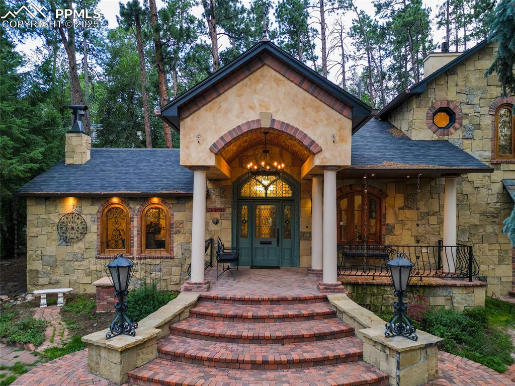 Image 7 of 49: Entry