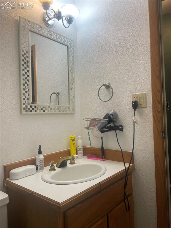 Image 11 of 31: Bathroom