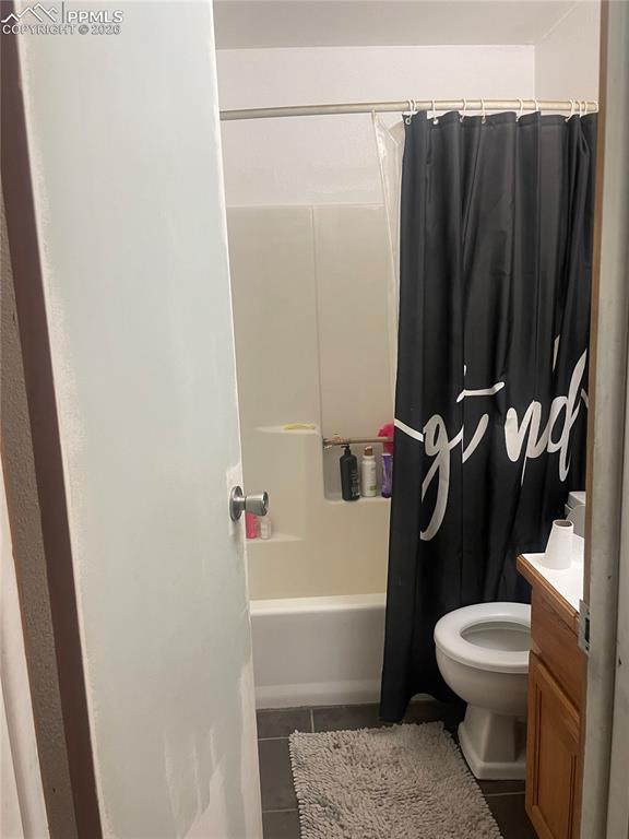 Image 12 of 31: Bathroom