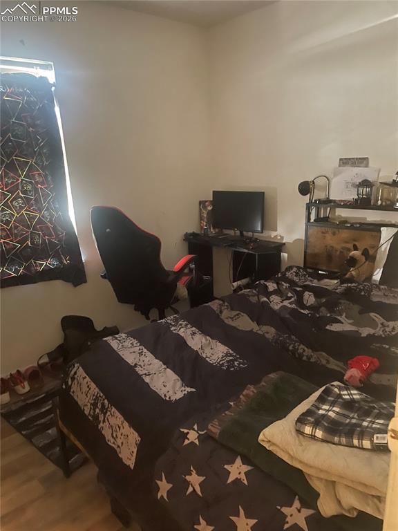 Image 14 of 31: Bedroom