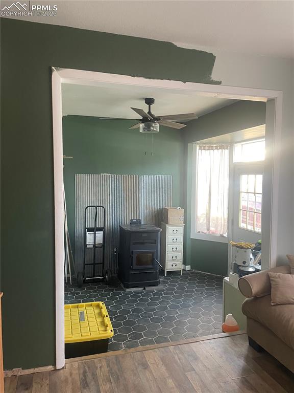 Image 4 of 31: Living Room