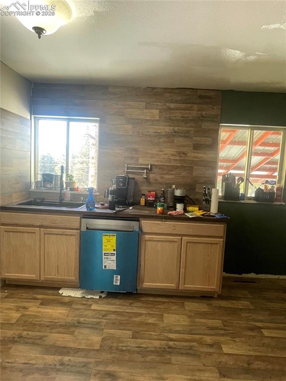 Image 8 of 31: Kitchen