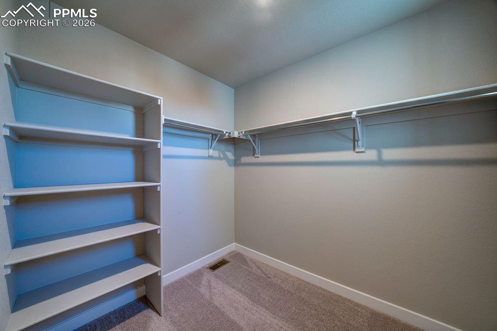 Image 24 of 37: Closet