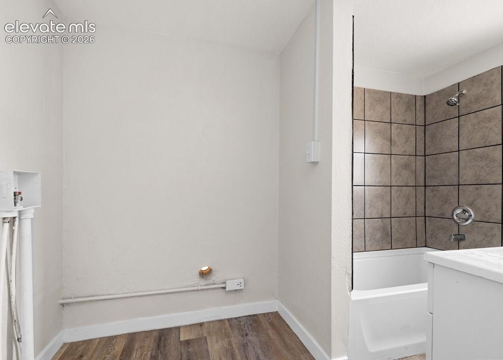 Image 13 of 16: Bathroom