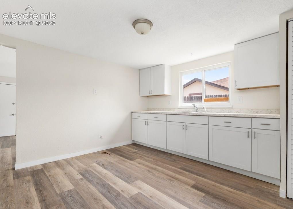 Image 9 of 16: Kitchen