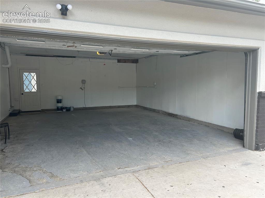 Image 25 of 29: 20 x 25 oversized Garage