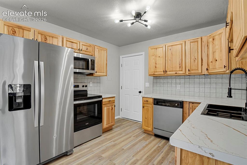 Image 9 of 29: Kitchen