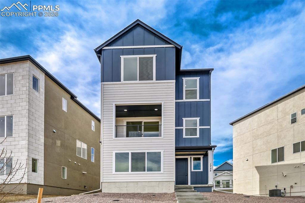 Image 1 of 14: Front of Structure